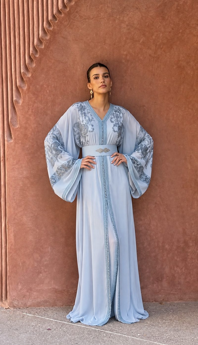 Amara Ciel kaftan in ijsblauw chiffon