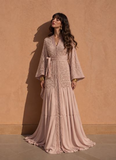 Layla Rosé takchita in poederroze chiffon