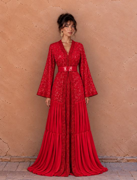 Sara Rouge takchita in rood chiffon met bloemborduurwerk