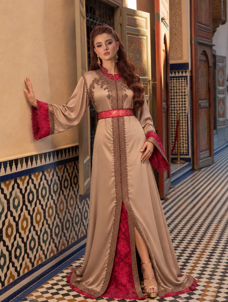 Zahira Rouge takchita in champagnesatijn met rood kant